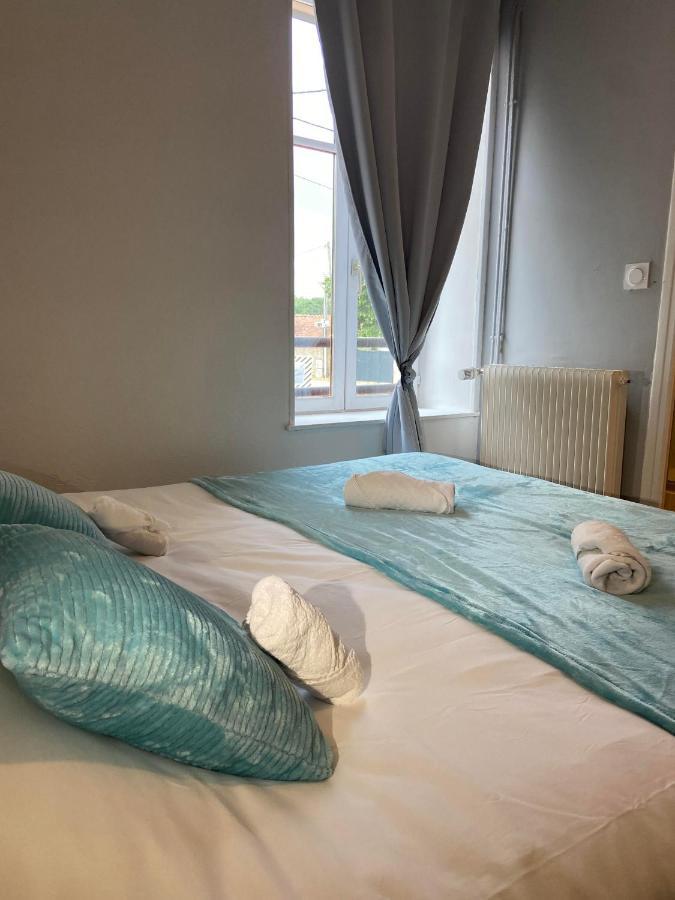 Hotel Du Cerf La Guerche-sur-l'Aubois エクステリア 写真
