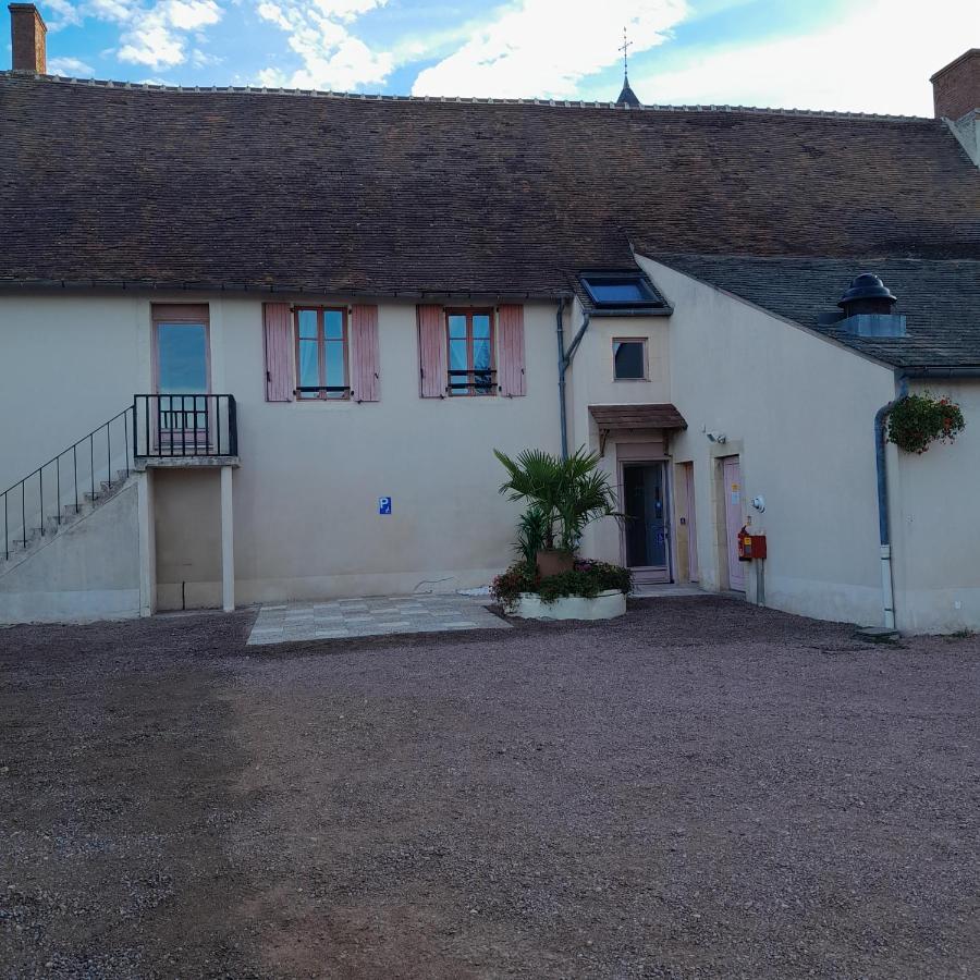 Hotel Du Cerf La Guerche-sur-l'Aubois エクステリア 写真